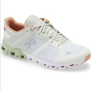 ON Cloudflow Running Zero Gravity sneaker. Aloe/White.